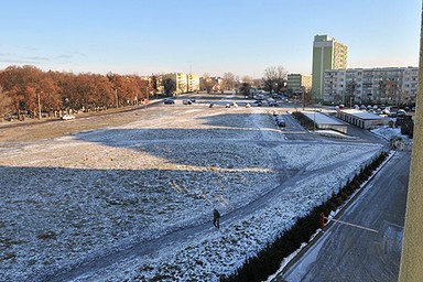 Już niedługo w tym miejscu powstanie pierwszy fragment Trasy Średnicowej Północnej.  Nowa infrastruktura drogowa poprawi płynność i  przepustowość układu komunikacyjnego.