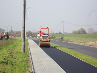 Roboty wykończeniowe na ścieżce rowerowej