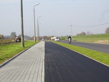 Powstała infrastruktura towarzysząca – chodnik i ścieżka rowerowa