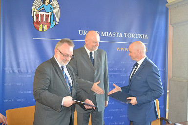 To już kolejna inwestycja realizowana przez Firmę Skanska w Toruniu. Wcześniej Skanska zrealizowała m.in. ul. M. Skłodowskiej-Curie i I etap Trasy Średnicowej.