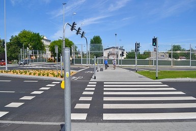 Przejście dla pieszych i przejazd dla rowerzystów zlokalizowane na skrzyżowaniu Trasy Średnicowej z ul. Legionów