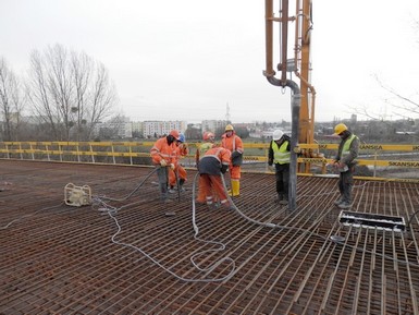 Betonowanie jednego z segmentów płyty ustroju nośnego