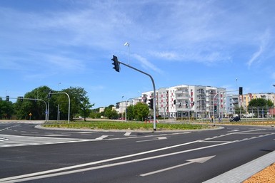 Rondo na skrzyżowaniu Trasy Średnicowej z ul. Szosa Chełmińska  Miasto będzie kontynuować budowę trasy w kierunku zachodnim.