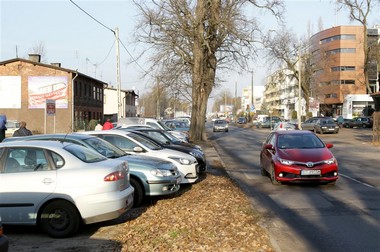 Trasa Staromostowa – odcinek od ul. Długiej do ul. Polnej.  Za kilkanaście miesięcy będą tu dwie jezdnie, nowe chodniki i droga rowerowa. 