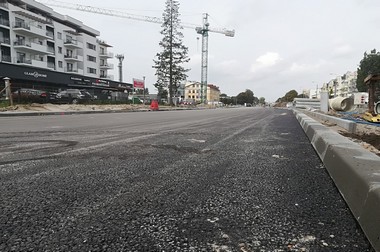 Nowa jezdnia zachodnia na wysokości Apartamentowca Daglezja (warstwa wiążąca)